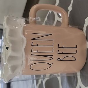 Rae Dunn QUEEN BEE  mug